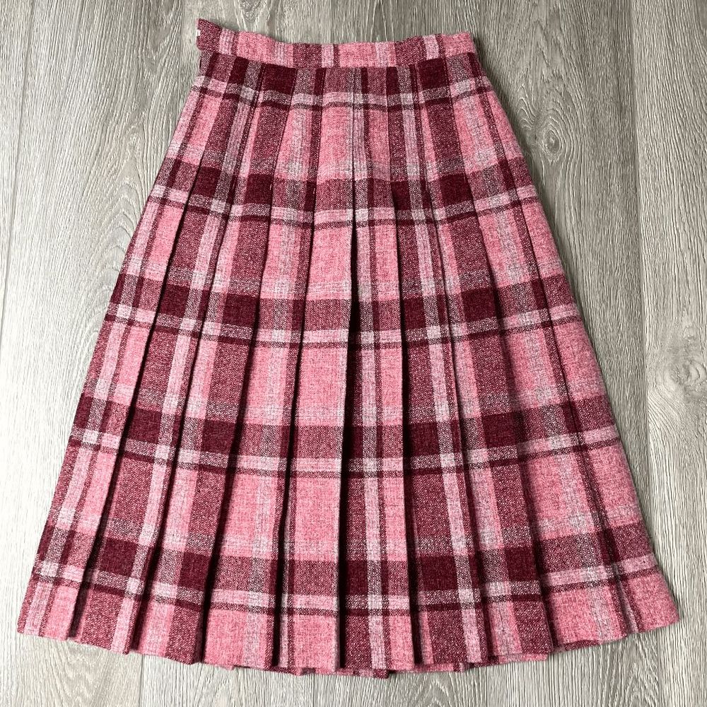 The Edinburgh Woollen Mill‎ Pink Plaid 100$ Pure New Wool Size 10